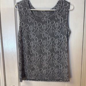 🩶 Gray Floral Lace Top Sz M NEW